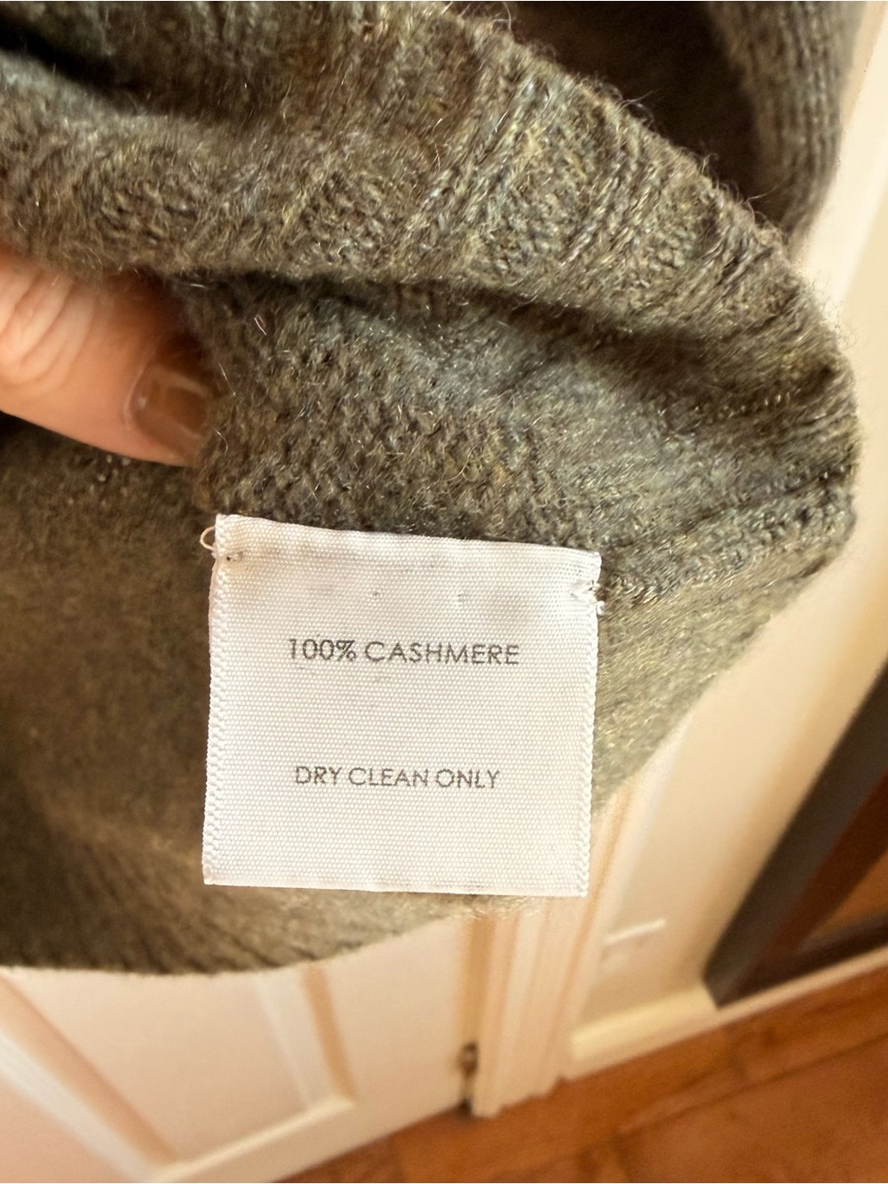 White + Warren Cashmere V-Neck Sweater 🌿 - Picture 3 of 4